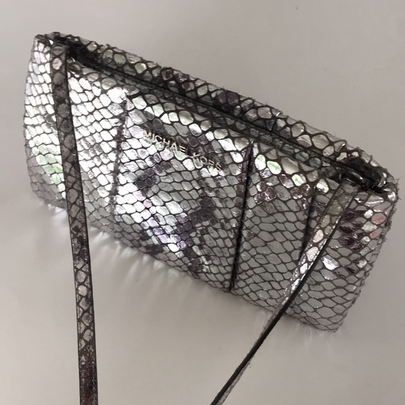 Michael Kors Metallic Embossed leather shoulder bag - Picture 5 of 10